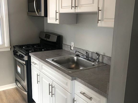 5th image of 1008 Farnham Ave