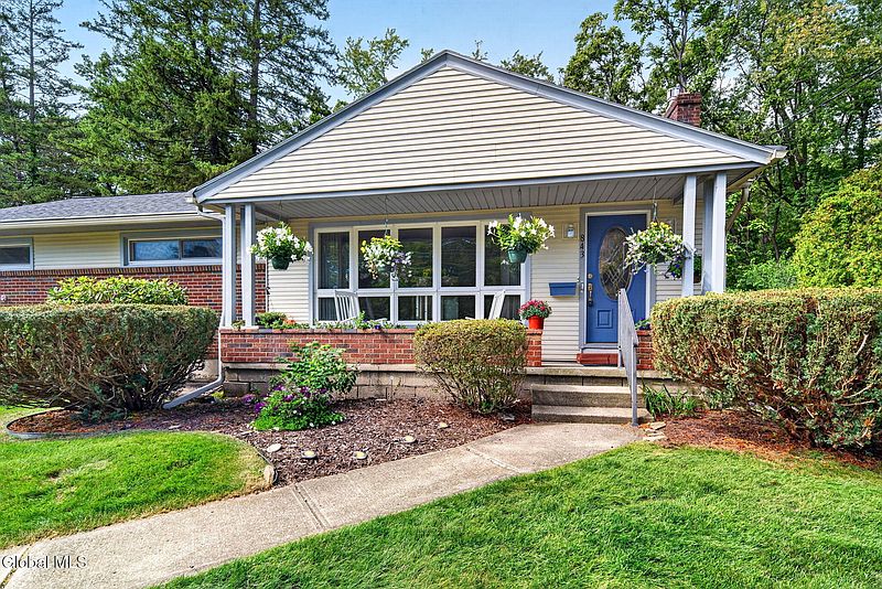 3rd image of 843 Warner Road