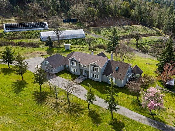 3rd image of 1500 Panther Gulch Rd