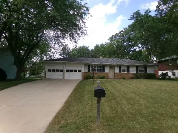 2108 Middlebury Rd, Freeport, IL 61032