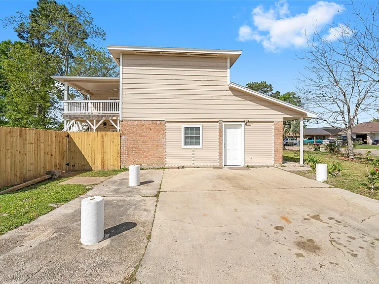 907 Northbend Dr — Photo 3