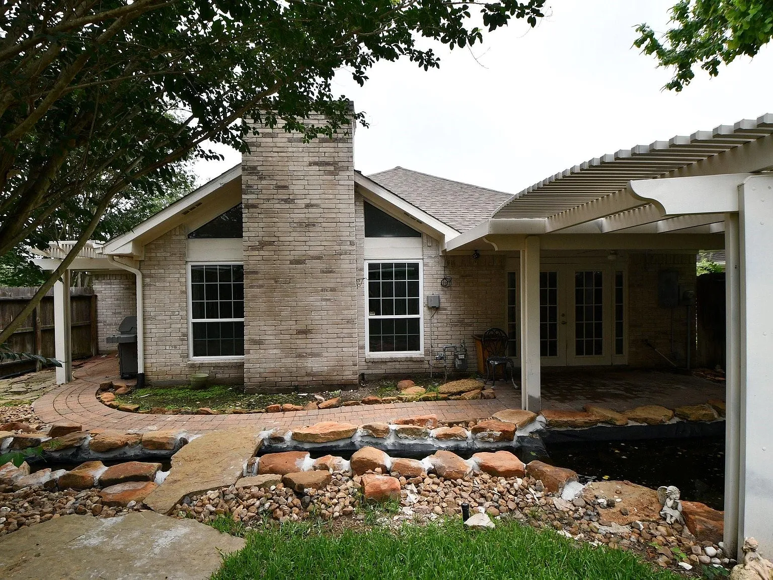 3 bed, 2.5 bath, 2264 sqft, $2,000 — Photo 4