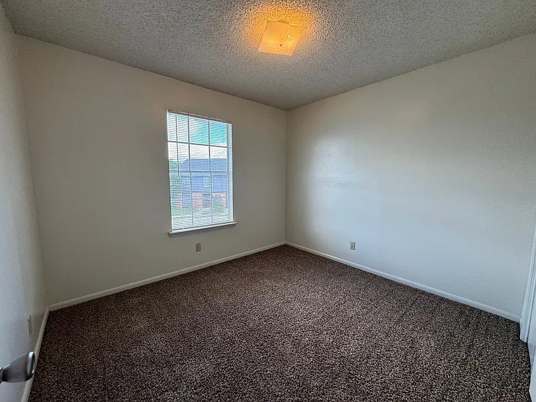4504 Chase Cir — Photo 11