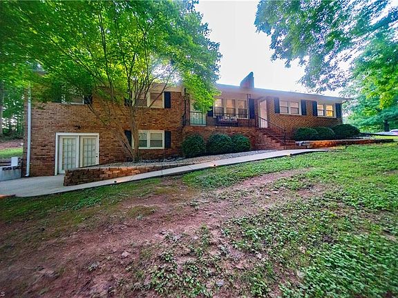 3rd image of 2229 Old Wilkesboro Rd