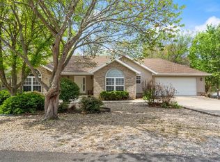 2 Meyer Ln, Bella Vista, AR 72714
