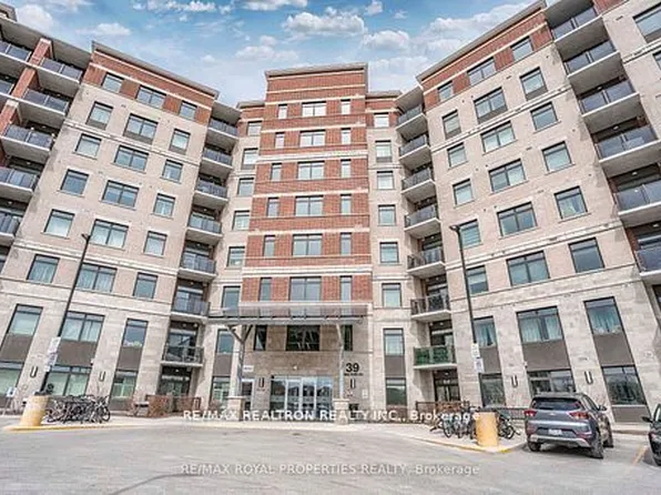 39 New Delhi Dr #407, Markham, ON L3S 0E1