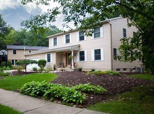1340 Wynnstone Dr, Ann Arbor, MI 48105