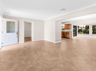 2250 Bougainvillea St, Sarasota, FL 34239