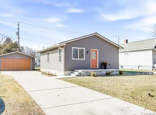 2835 17th Ave, Port Huron, MI 48060