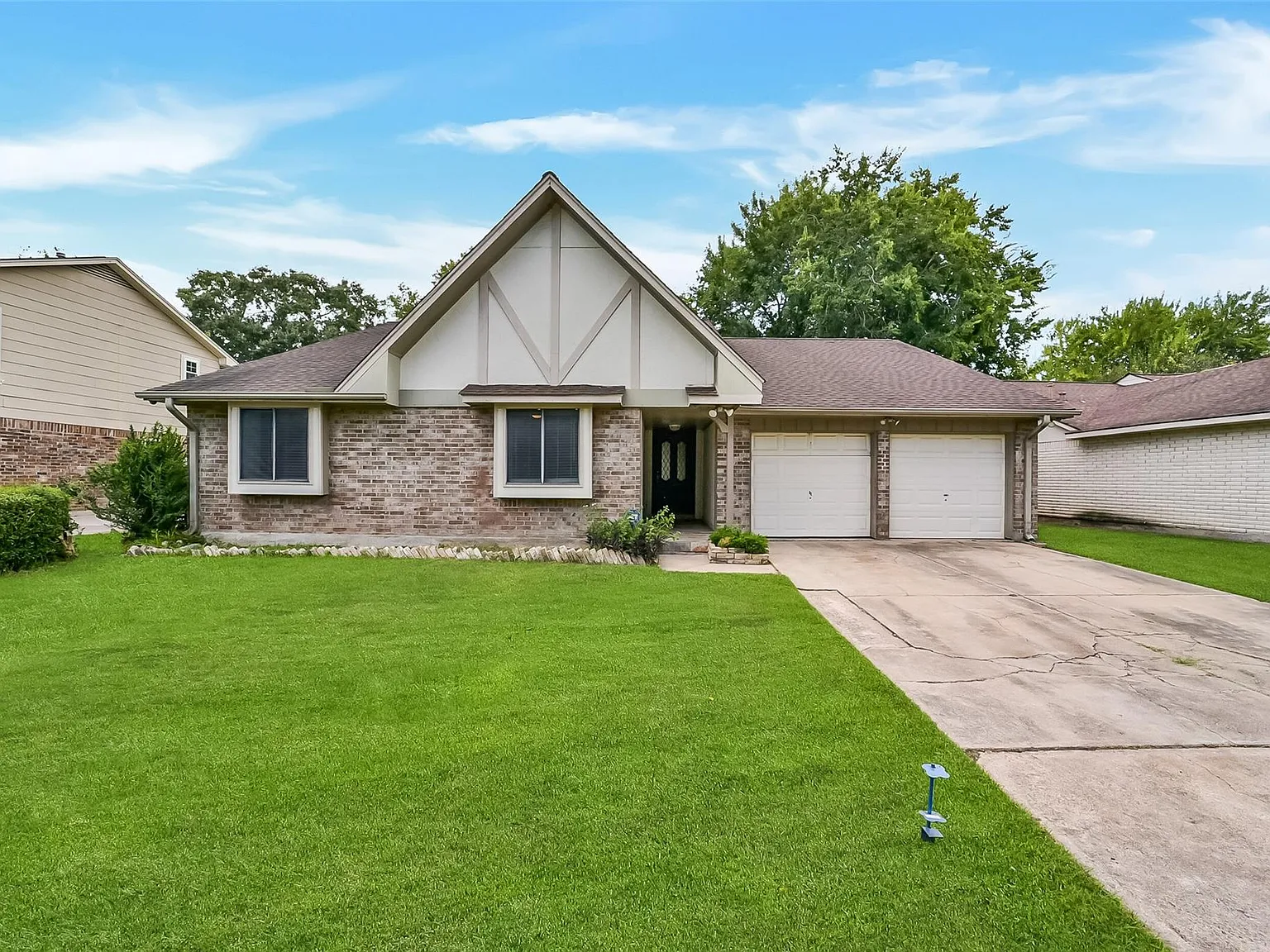 4 bed, 2.0 bath, 2108 sqft, $1,895 — Photo 3