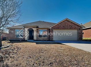 904 Peach Ln, Burleson, TX 76028