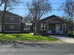 301 North St, Converse, TX 78109