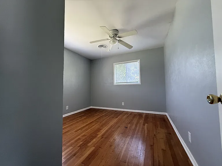 1409 Metropolitan Dr — Photo 8