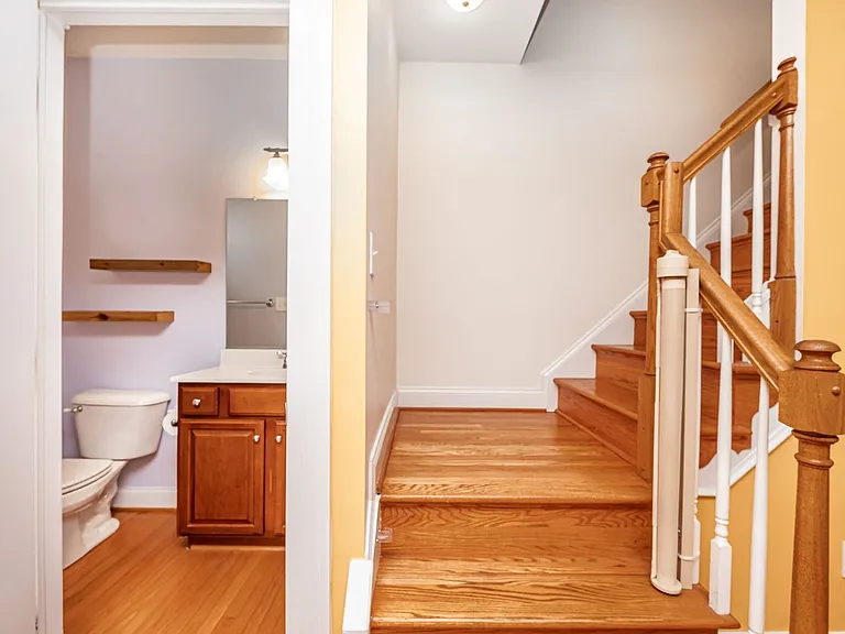 520 S Laurel St — Photo 8