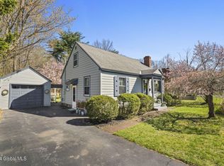 21 Willow Ln, Glenville, NY 12302