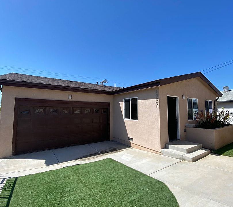 1st image of 13001 S Menlo Ave