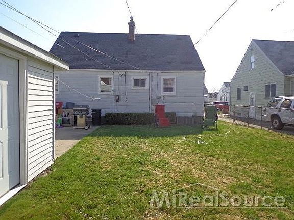 3rd image of 25207 Buick St
