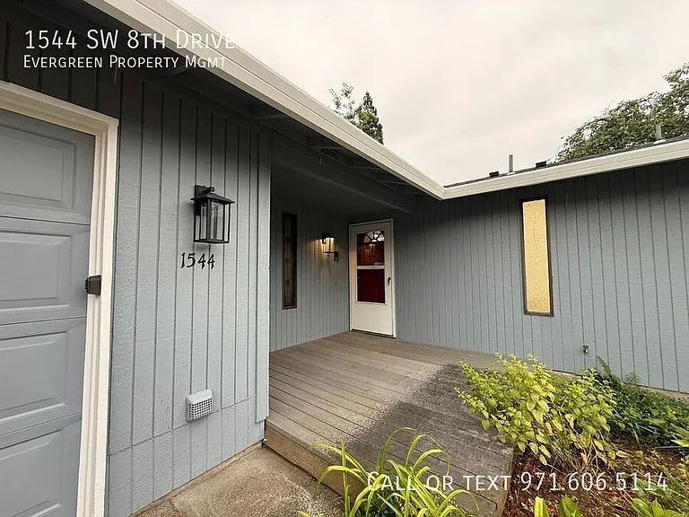 1544 SW 8th Dr — Photo 2