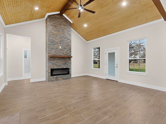 2nd image of 335 Cross Tie Ranch Rd