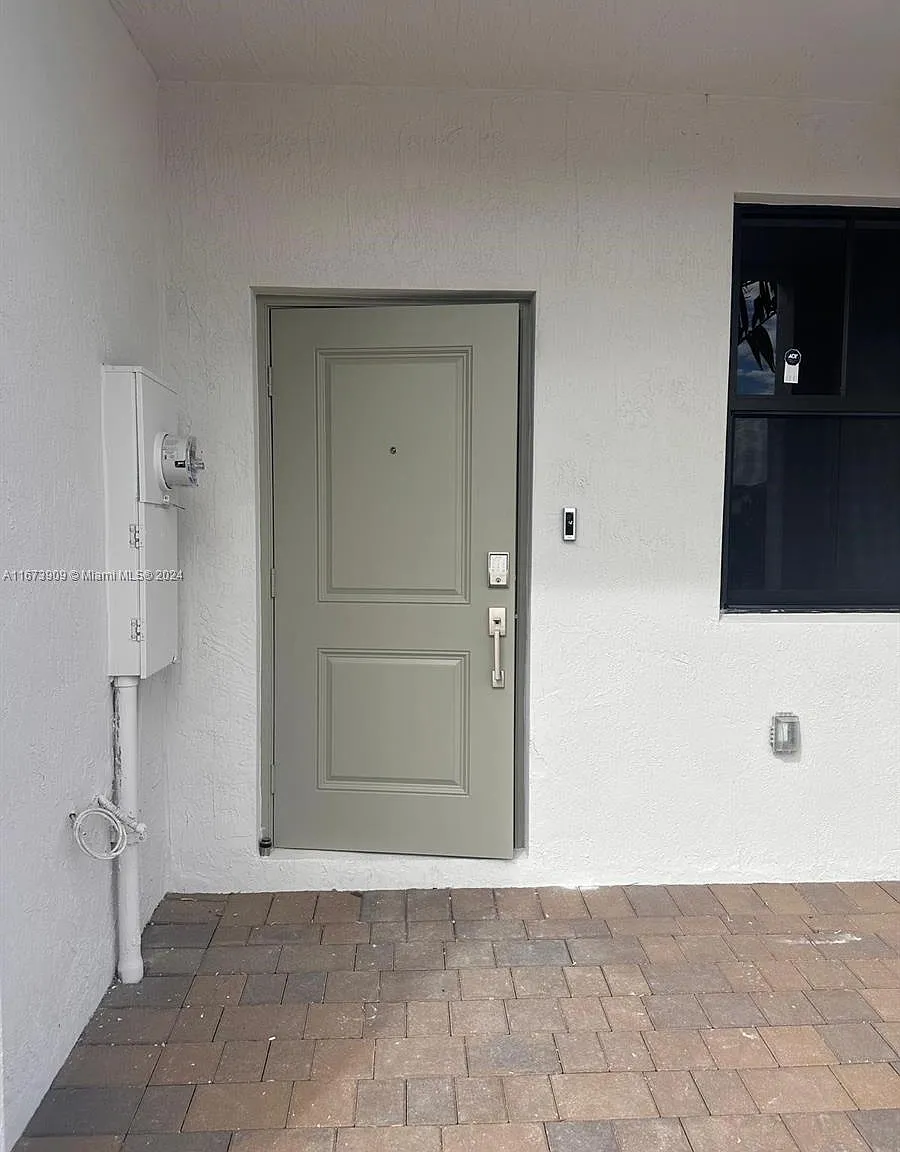 4 bed, 2.5 bath, $3,150 — Photo 2