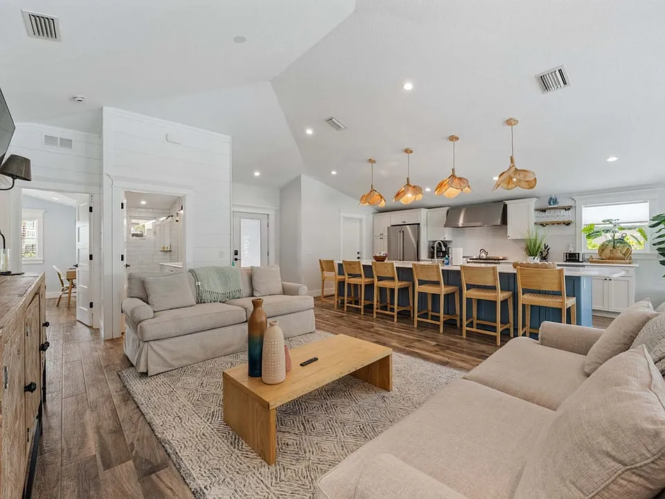 230 Lakeview Dr #ID1635272P
