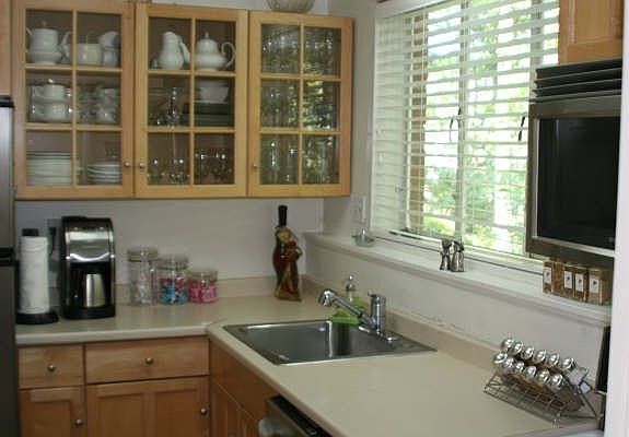 3rd image of 10406 Montrose Ave APT 202
