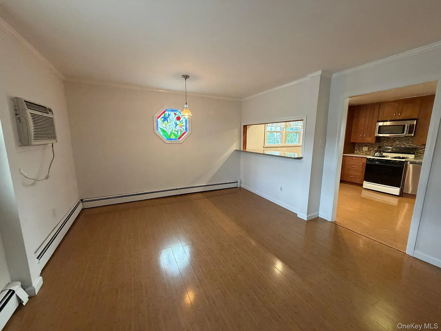 3 bed, 1.0 bath, 1237 sqft, $3,900 — Photo 3