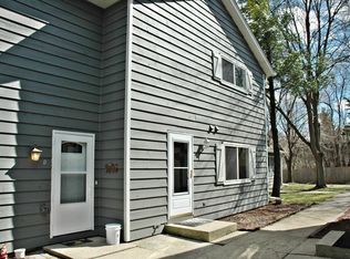 34W939 Stanton Dr APT B, St Charles, IL