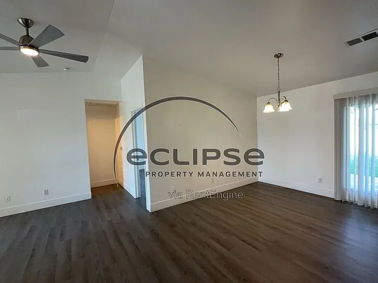 560 Huntington Point Ln — Photo 7