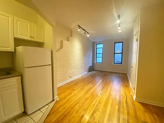 Rented by City Connections Realty | media 7