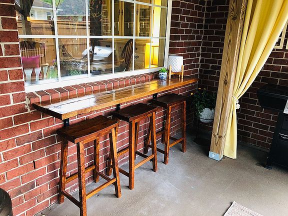 4th image of 2070 Essex Dr