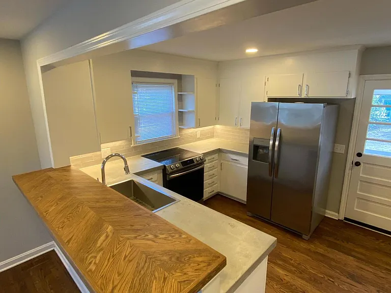 1105 Sunnyside Dr — Photo 2