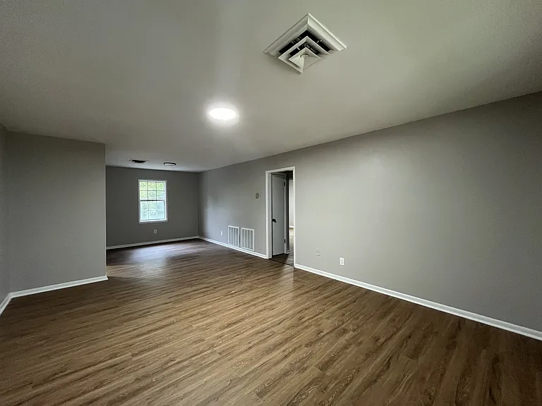 254 Lake Dr #6 — Photo 2