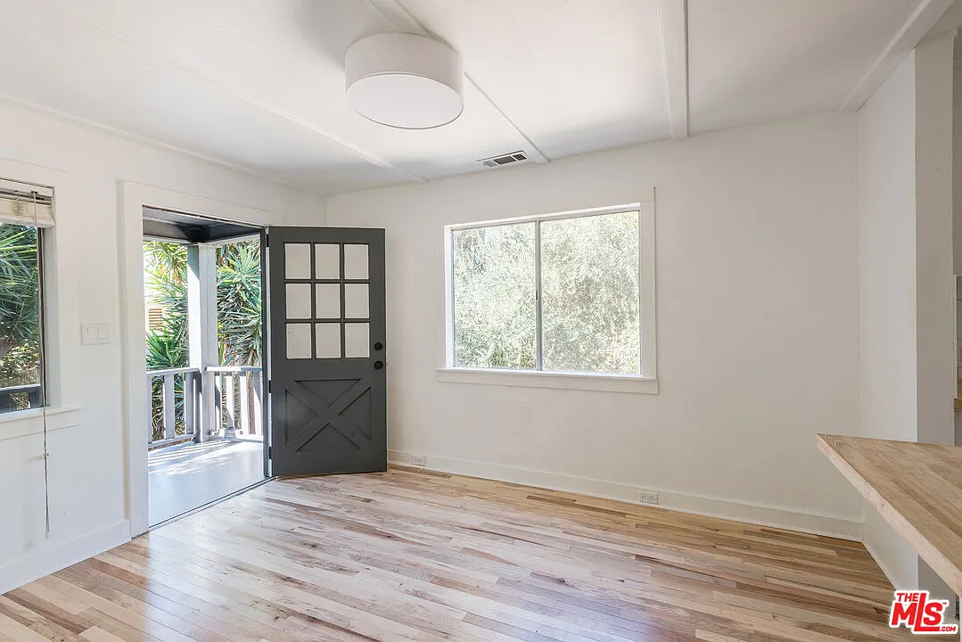 2 bed, 1.0 bath, 800 sqft, $4,700 — Photo 3