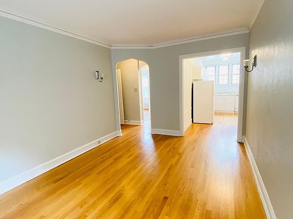 4th image of 1637 W Fargo Ave APT 1B