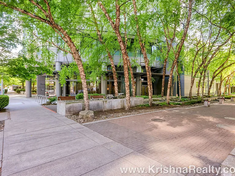 3601 SE River Pkwy #321 — Photo 6