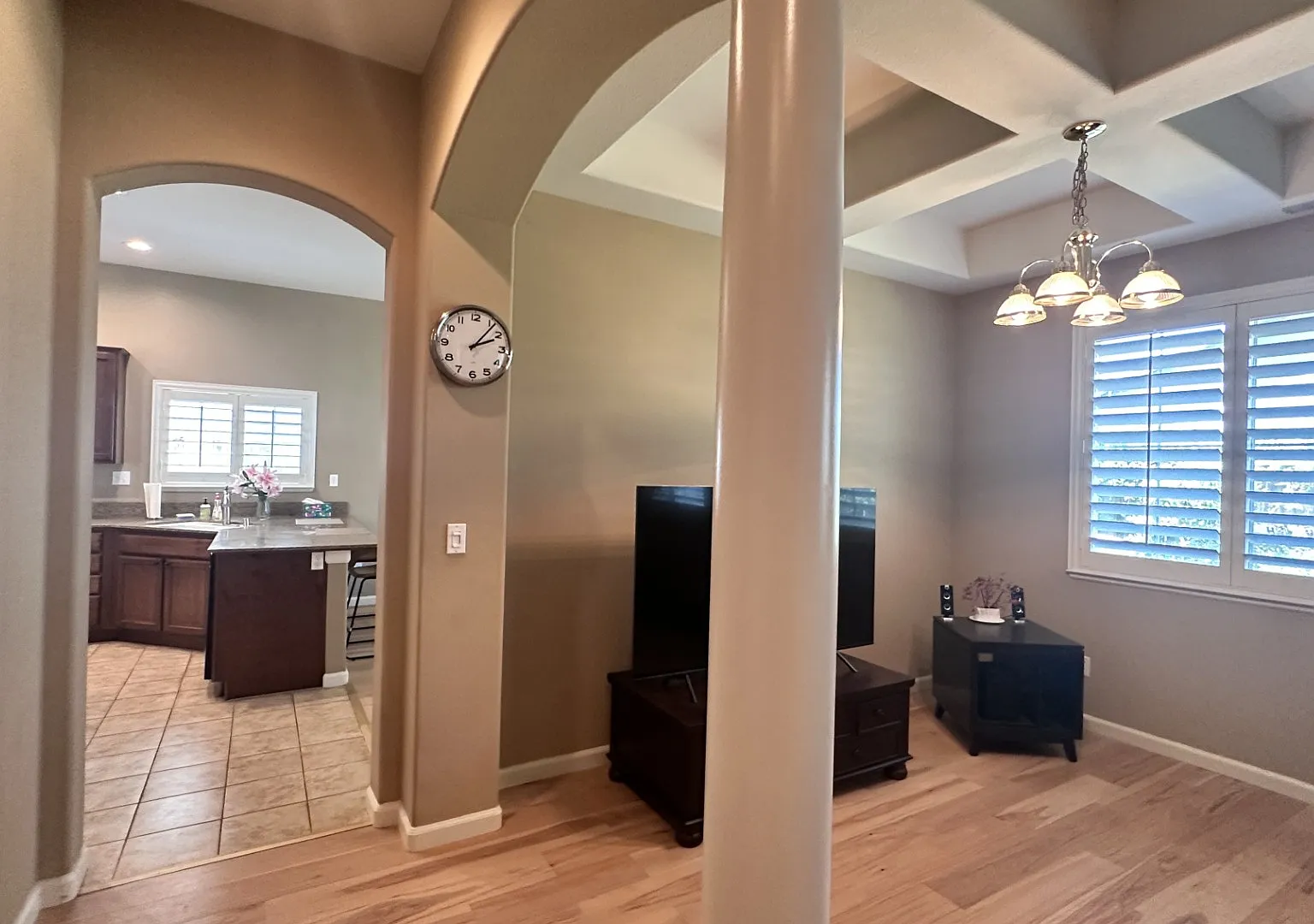4 bed, 2.5 bath, 2198 sqft, $900 — Photo 3