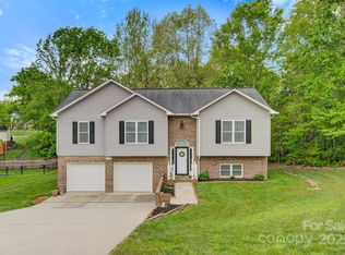 2835 24th Street Dr, Hickory, NC 28601