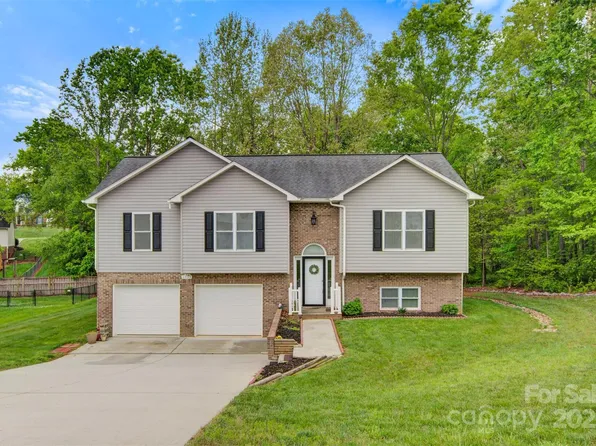 2835 24th Street Dr, Hickory, NC 28601
