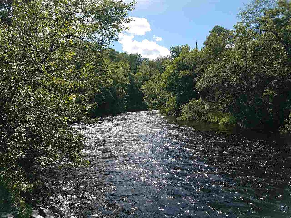 2nd image of 484 Creek Rd