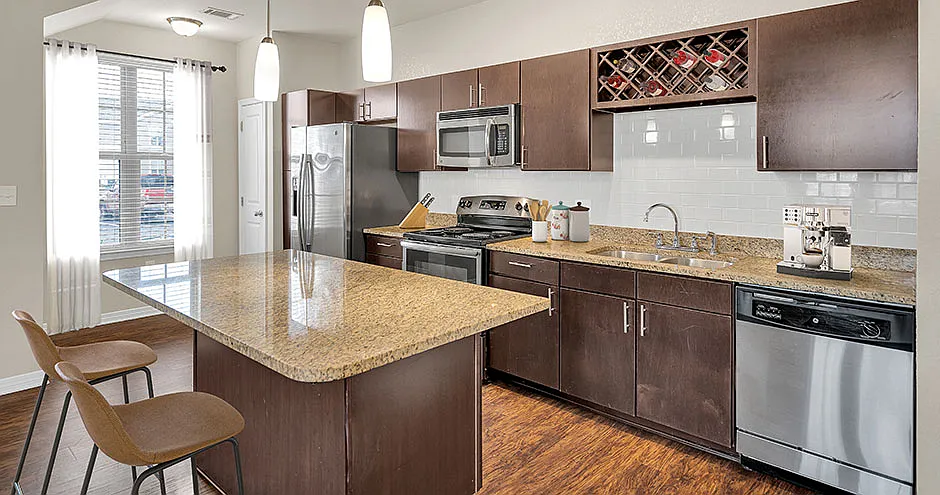 Retreat at Fremaux Town Center Apartments — Photo 1
