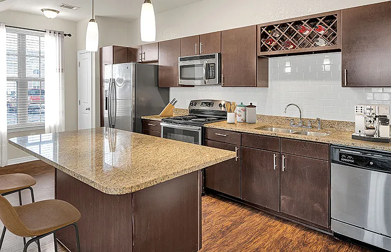 Retreat at Fremaux Town Center Apartments — Photo 1