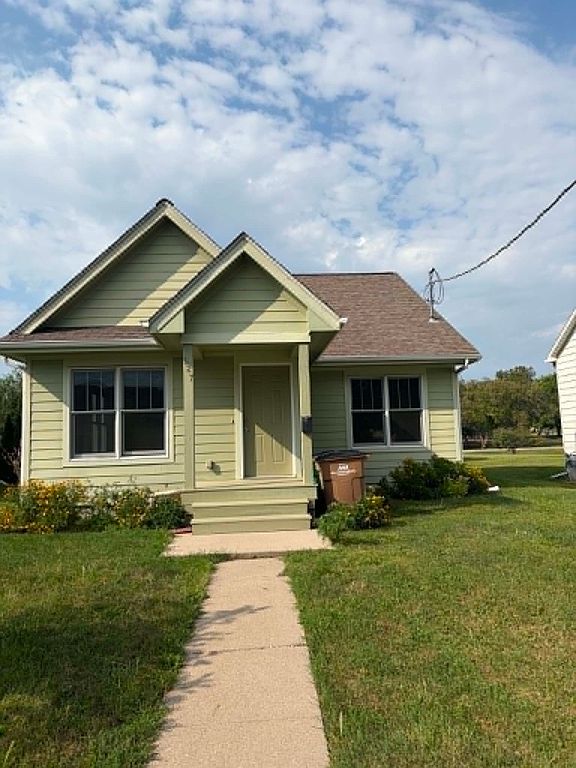 927 Maple St - Property Image