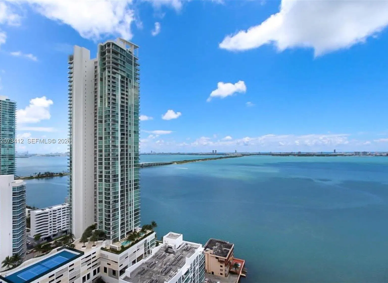 Icon Bay Condo — Photo 3