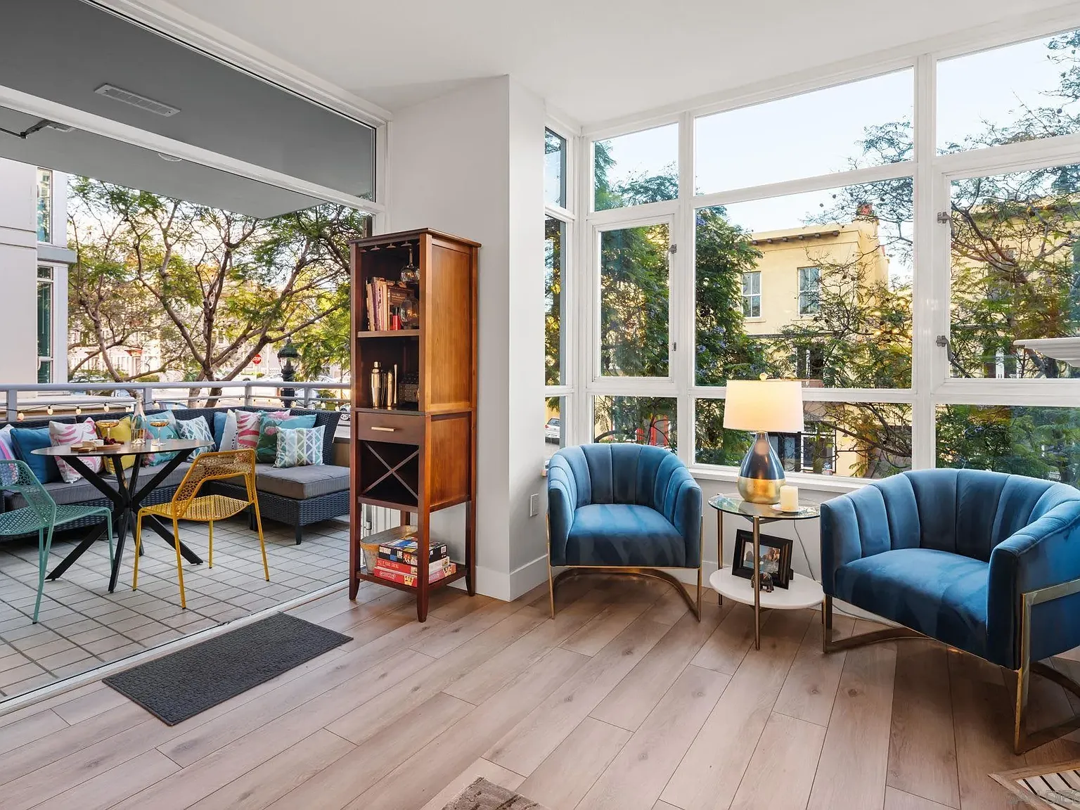 2 bed, 2.0 bath, 997 sqft, $6,500 — Photo 3