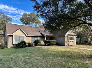 225 Normal Park Dr, Huntsville, TX 77320