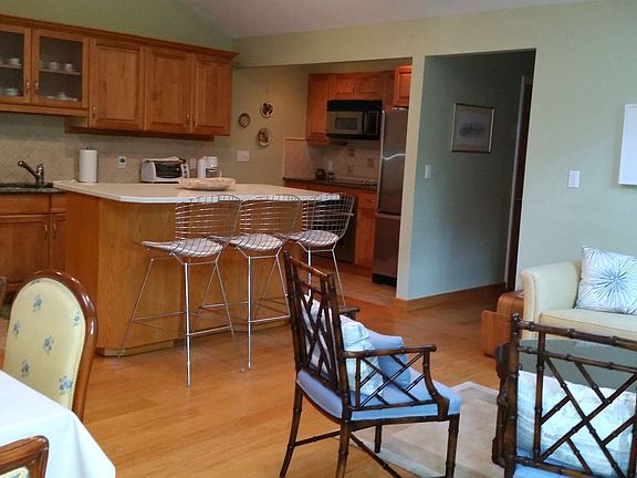 3rd image of 4 Glenview Dr