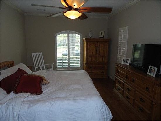 4th image of 22435 Bucktrout Ln