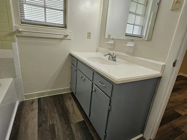 550 E Bradford Rd — Photo 14