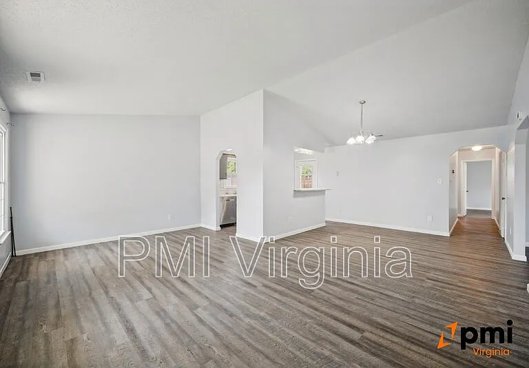1701 Darrow St — Photo 4